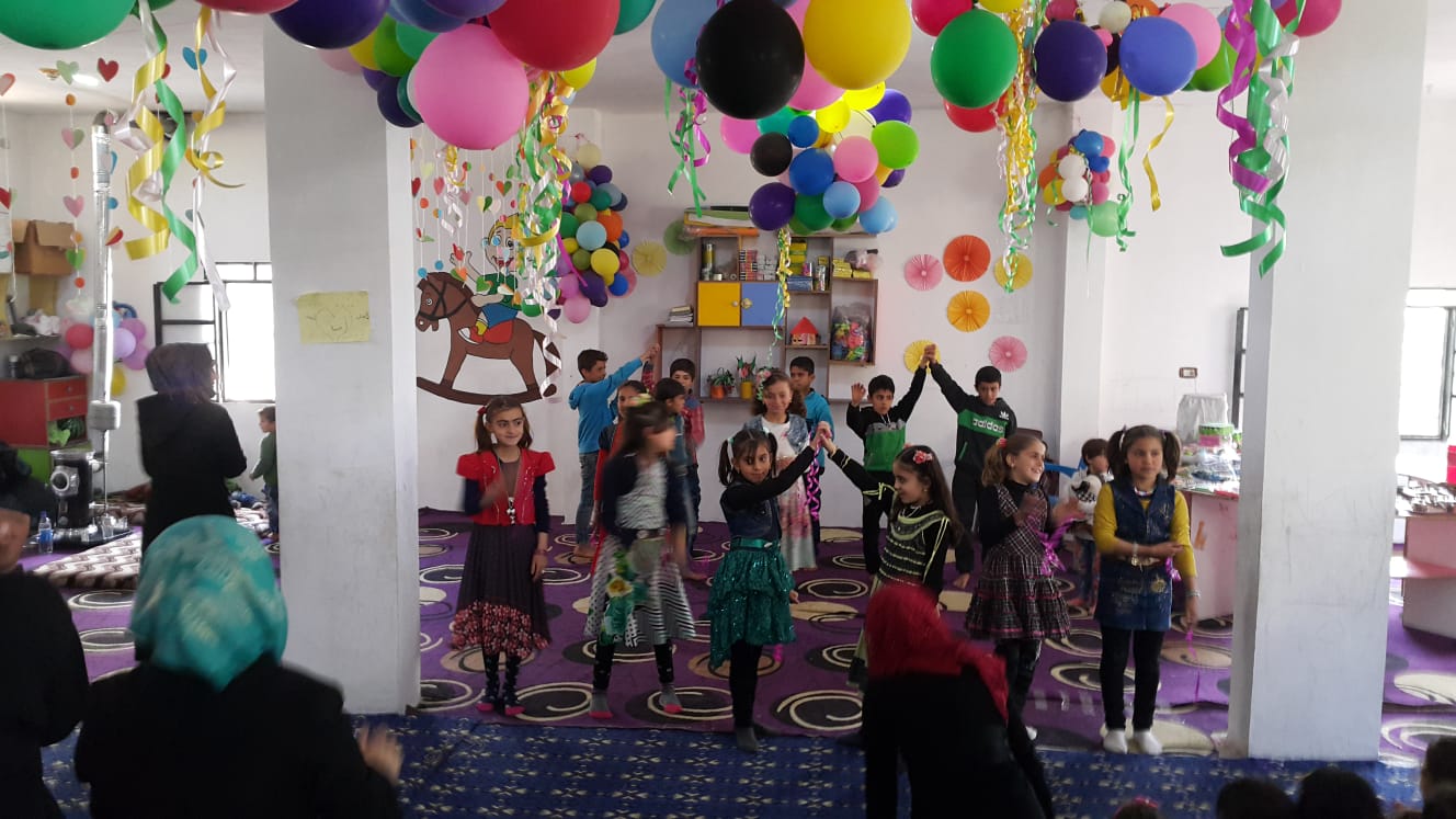مؤسسة رعاية الطفل” child care” تعنى بتقديم خدمات الدعم النفسي والتعليمي للأطفال في ريف إدلب الجنوبي.
